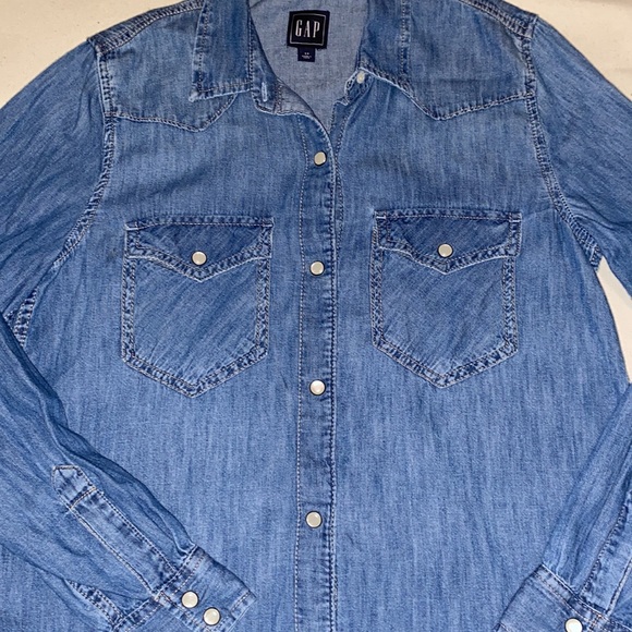 Beautiful denim dress shirt for women - Picture 3 of 6